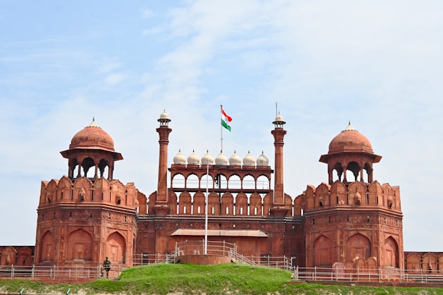 Beautiful Places in India to Visit – grand Red Fort Delhi with Mughal architecture
