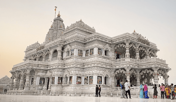 Beautiful Places in India to Visit – colorful temples and spiritual streets of Vrindavan