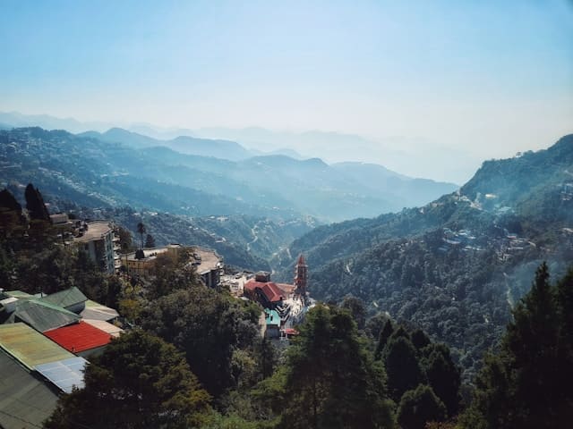 Beautiful Places in India to Visit – scenic hill views and misty mountains of Mussoorie