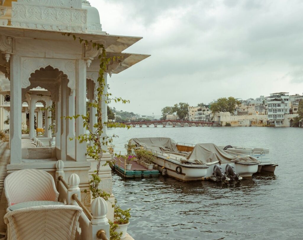 Scenic view of Lake Pichola, one of the most famous attractions in Udaipur, Rajasthan.